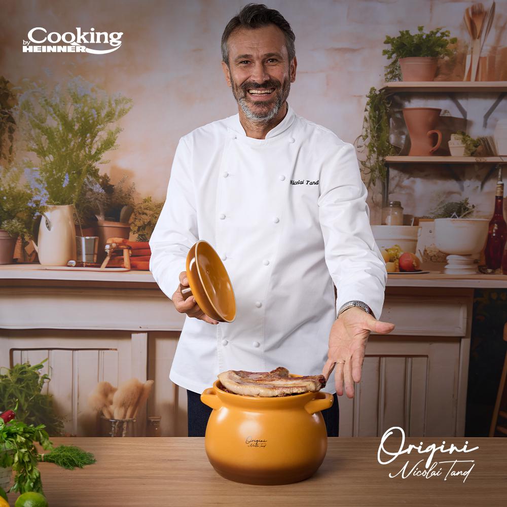 overlay_b17a8cde755f24323894b1881a228f7e OALA CERAMICA CU CAPAC, 17x18 CM, 4.5 L, NICOLAI TAND, ORIGINI, COOKING BY HEINNER - imagine 1
